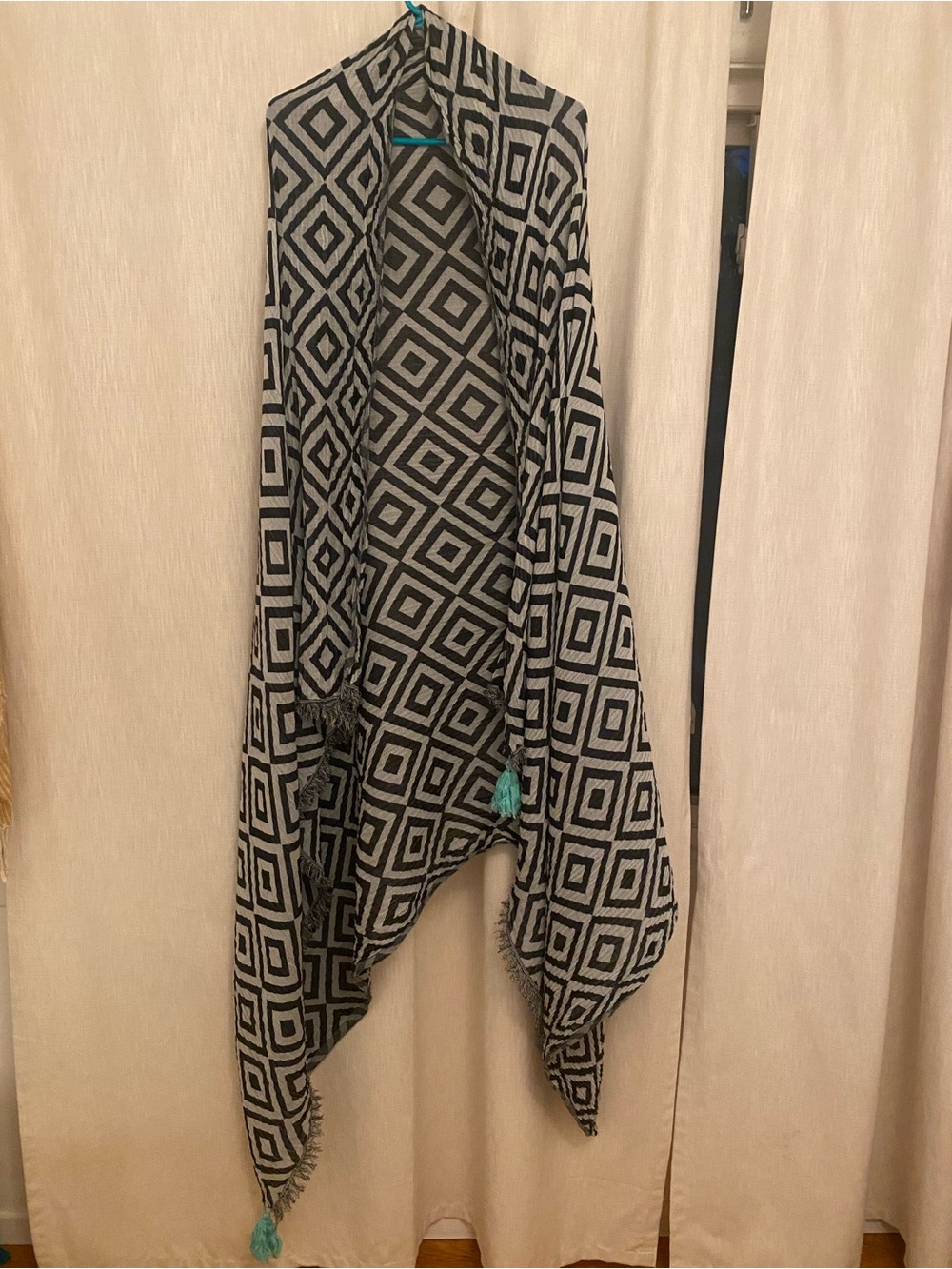 Lululemon Geometric Black & Gray Shawl